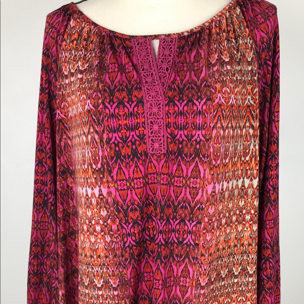 DB  BOAT  KEY HOLE EMBROIDERY NECK LINE TOP